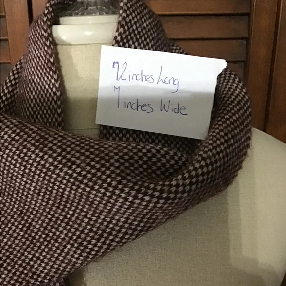 Women’s Aigner  scarf - Picture 5 of 5